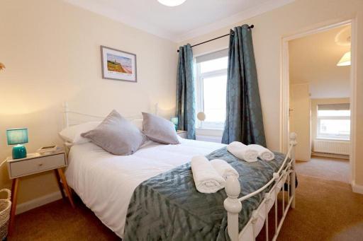 2br Hamlets Rest Fast Wi-fi Full Kitchen - Housity