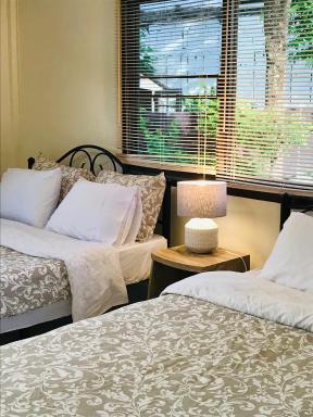 Master Bedroom with private bathroom and kitchen - Housity
