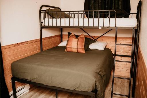 The Tiny Timber / Tiny Cabin - Housity