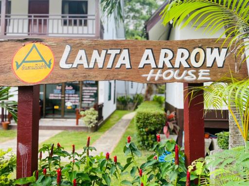 Lanta Arrow House - Housity