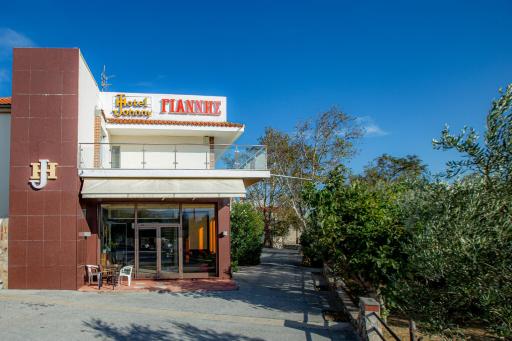 Giannis Hotel - Housity