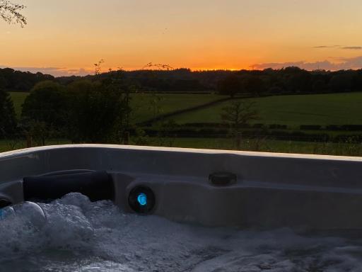 The Georgian Coach House:New Forest with hot tub - Housity