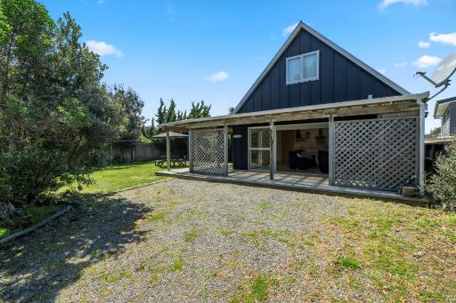 Beach Bliss Cabin - Foxton Beach Holiday Home - Housity