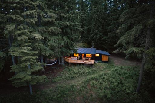 Kootenay Lakeview Retreats - Forest Cabin - Housity