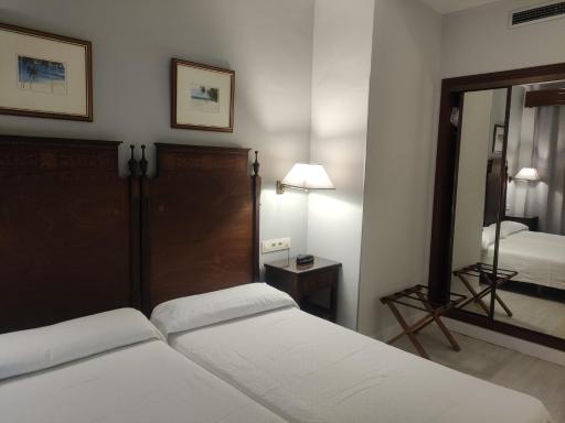 Hotel Iberia Plaza América - Housity