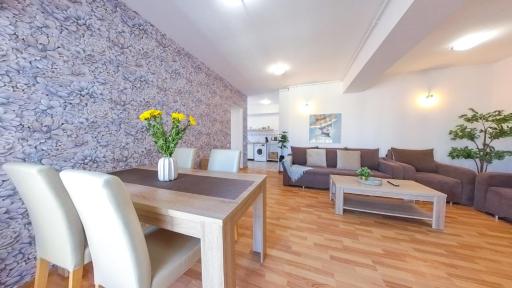 Old Town Flowery Apartment - Housity