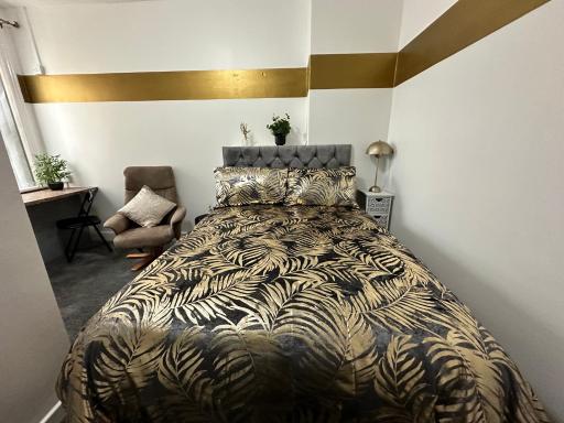 Runway - Minutes From Winter Gardens - Dog Friendly - Housity