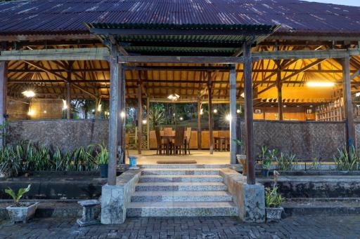 ijen resto & guest house - Housity