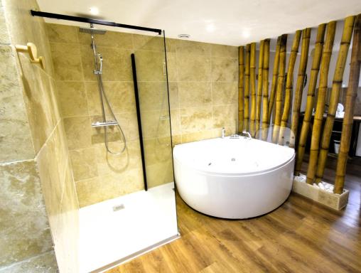 Appartement jacuzzi privatif Love&Zen - Housity