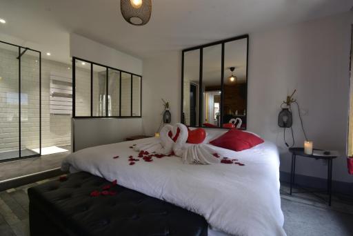 Appartement jacuzzi privatif : Urban Love - Housity