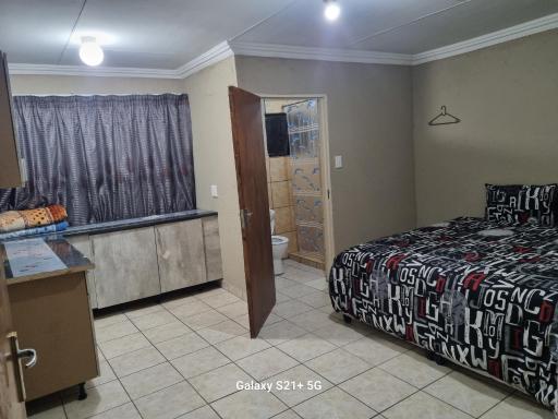 LoSdudla Guest House KaNyamazane - Housity