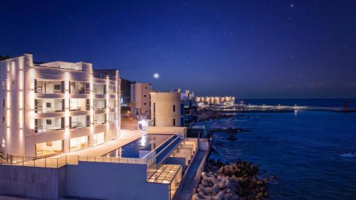 Sharp & Flat Hotel - Housity