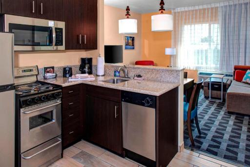 TownePlace Suites by Marriott Bakersfield West - Housity