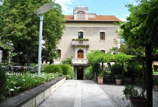 Deco Hotel - Hizvo