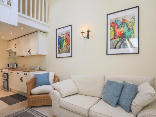 Pass the Keys Cosey 3 Sleeper Flat in Winkfield - Housity