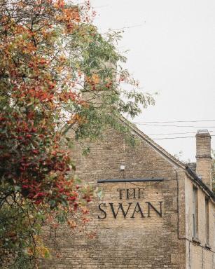 The Swan Inn - Housity