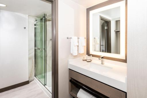 Pittsburgh Airport Marriott - Housity