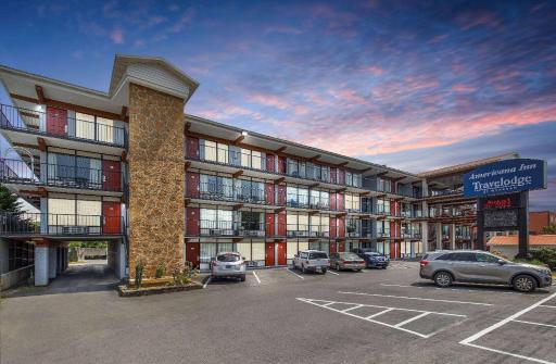 Americana Inn a Travelodge by Wyndham - Housity
