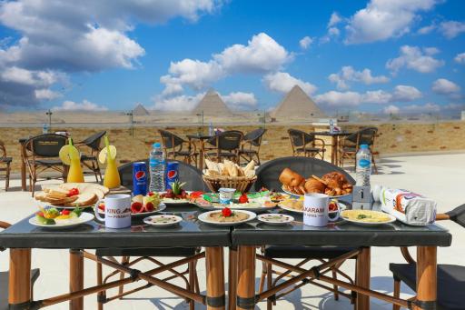Venus Pyramids Inn - Top Roof Access W Free Break Fast - Housity