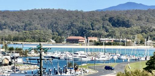 Scarlets by the Sea - In the heart of town, Views & Pet friendly - Housity