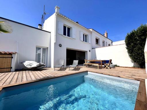 Superbe villa avec piscine à 10 min du centre - Housity
