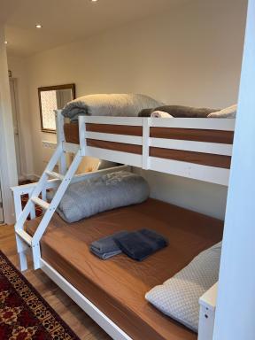 1 Bedroom & Bathroom (No kitchen) (Garden) (Driveway) - Housity