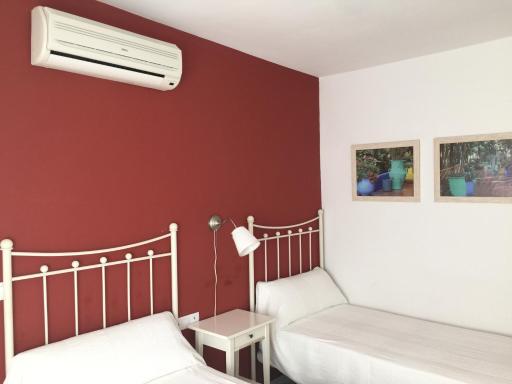 Hostal Monteluna - Housity