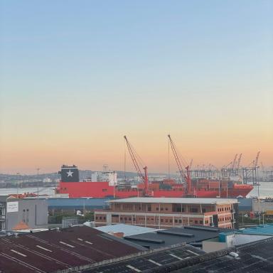 Beachfront Durban Harbour View Apartment - Housity