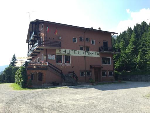 Albergo Ristorante Pineta - Housity