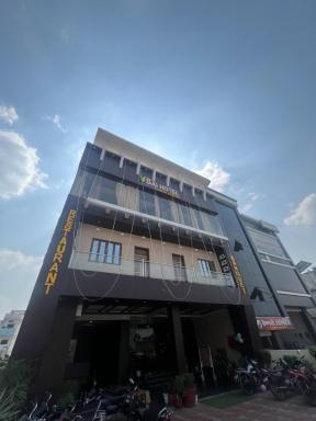 Shri Sai Hotel - Housity