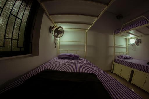 BONDS HOSTEL - Hizvo