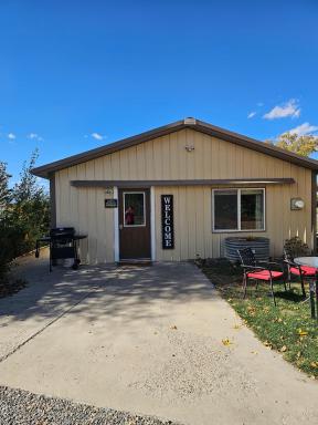 Peaceful, Private and Airy on a 5 acre farm - Housity