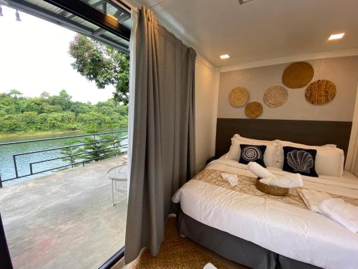 Caliraya Mountain Lake Resort - Housity