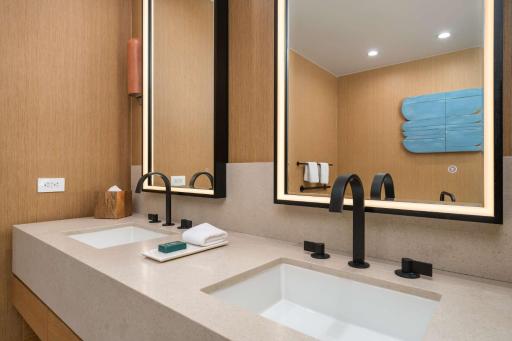 Hilton San Diego Gaslamp Quarter - Housity