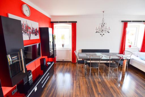 schöne, vollausgestattete 90m2 Wohnung mit drei Zimmern am Land - Housity