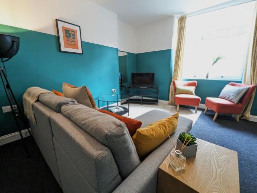 Contemporary Garden Flat in Clifton - Housity