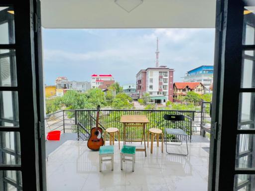 Căn nhà có 5 phòng ngủ, đậu nhiều ô tô - Kenpj House - Housity