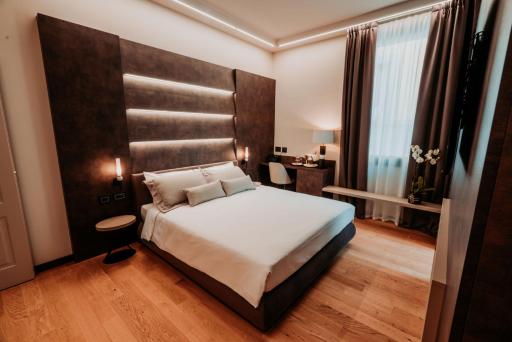 Hotel De Amicis - Housity