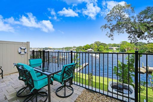 Riverfront Paradise - Housity