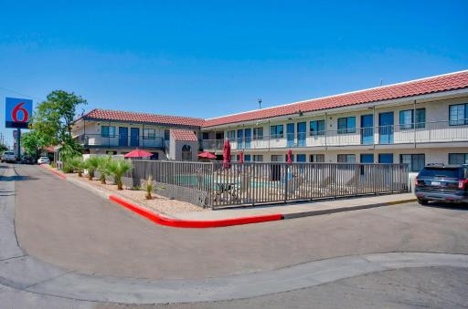 Motel 6-Kingman, AZ - Route 66 East - Housity
