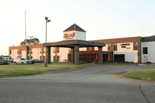 Super 8 by Wyndham Wichita South - Housity