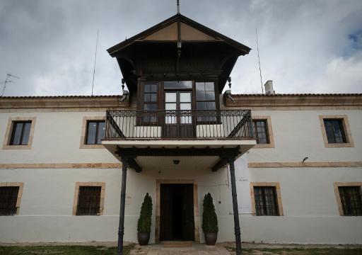 CASA RURAL PALACIO CONDE DE ALDANA con piscina entre encinares y dehesas - Housity