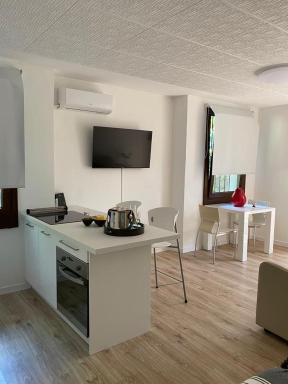 L’Angolino di MAGDA: on the lake-PRIVATE beach! - Housity