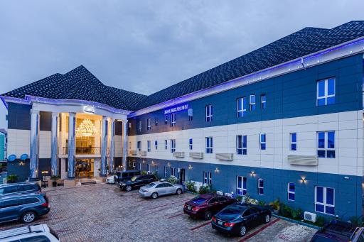 JJ Mas Hotel and Suites - Housity
