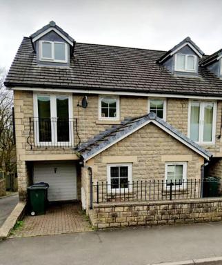 9 Guest 7 Beds Lovely House in Rossendale - Housity