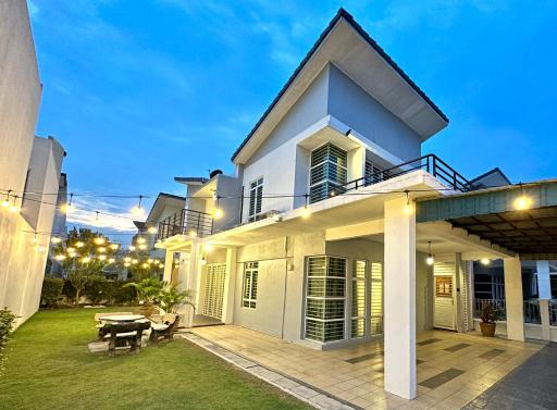BNB Casa Grande at Rawang - spacious, 15 pax and WiFi - Housity
