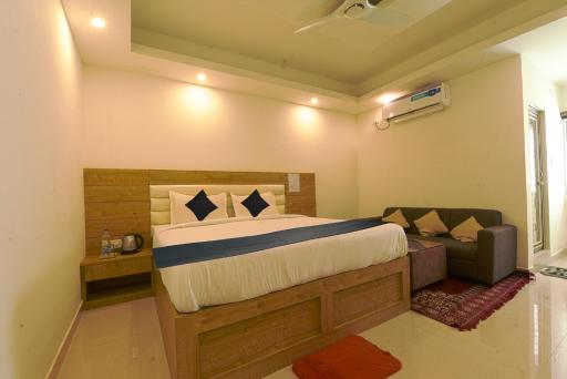 Aura Hotel Rajdhani Residency - Housity