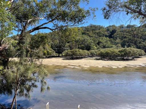 River Retreat - Housity