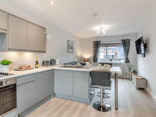 Madeline's View -a smart and modern 1 bed property with the bonus of a large driveway parking area - Housity