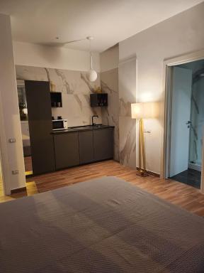 Holding House - Housity